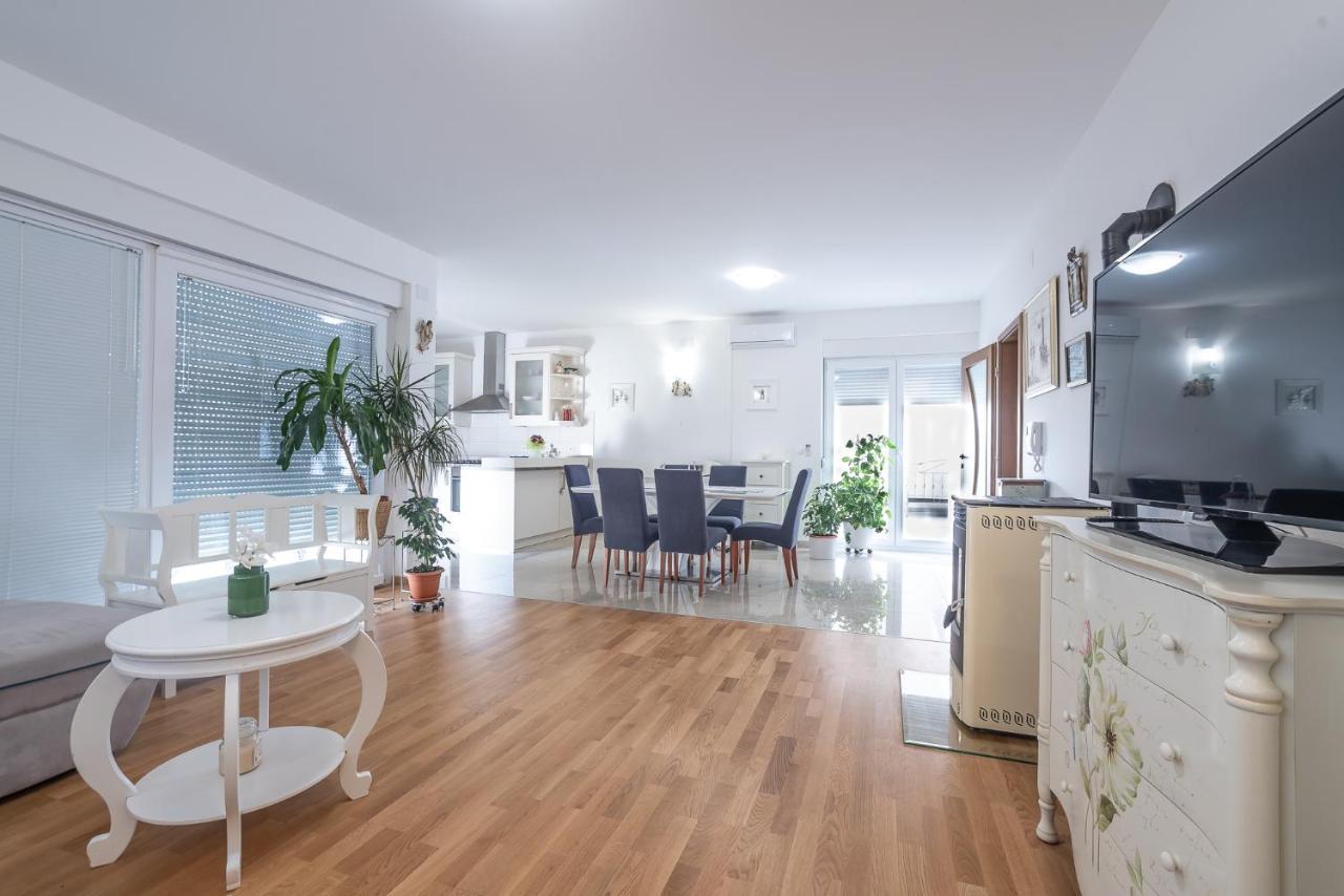 Apartments Sandrina Vrsi Εξωτερικό φωτογραφία