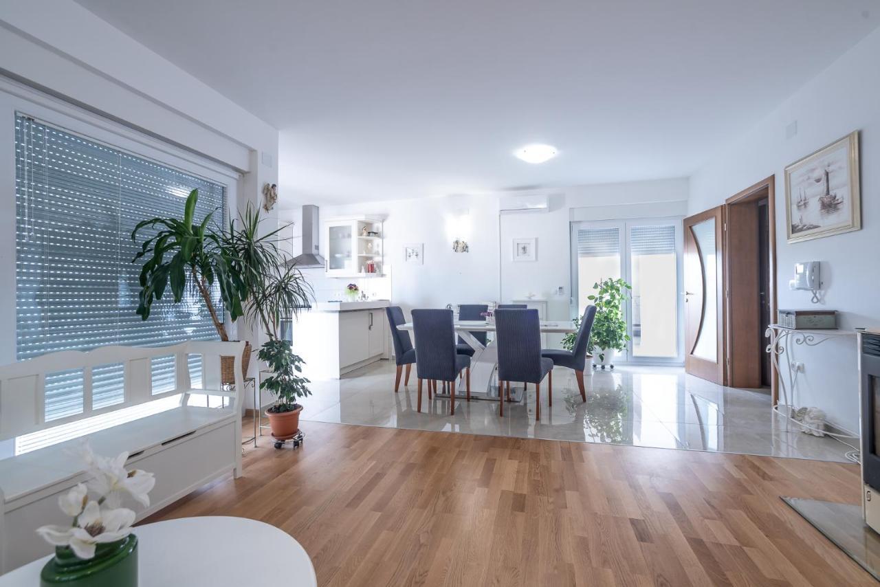 Apartments Sandrina Vrsi Εξωτερικό φωτογραφία