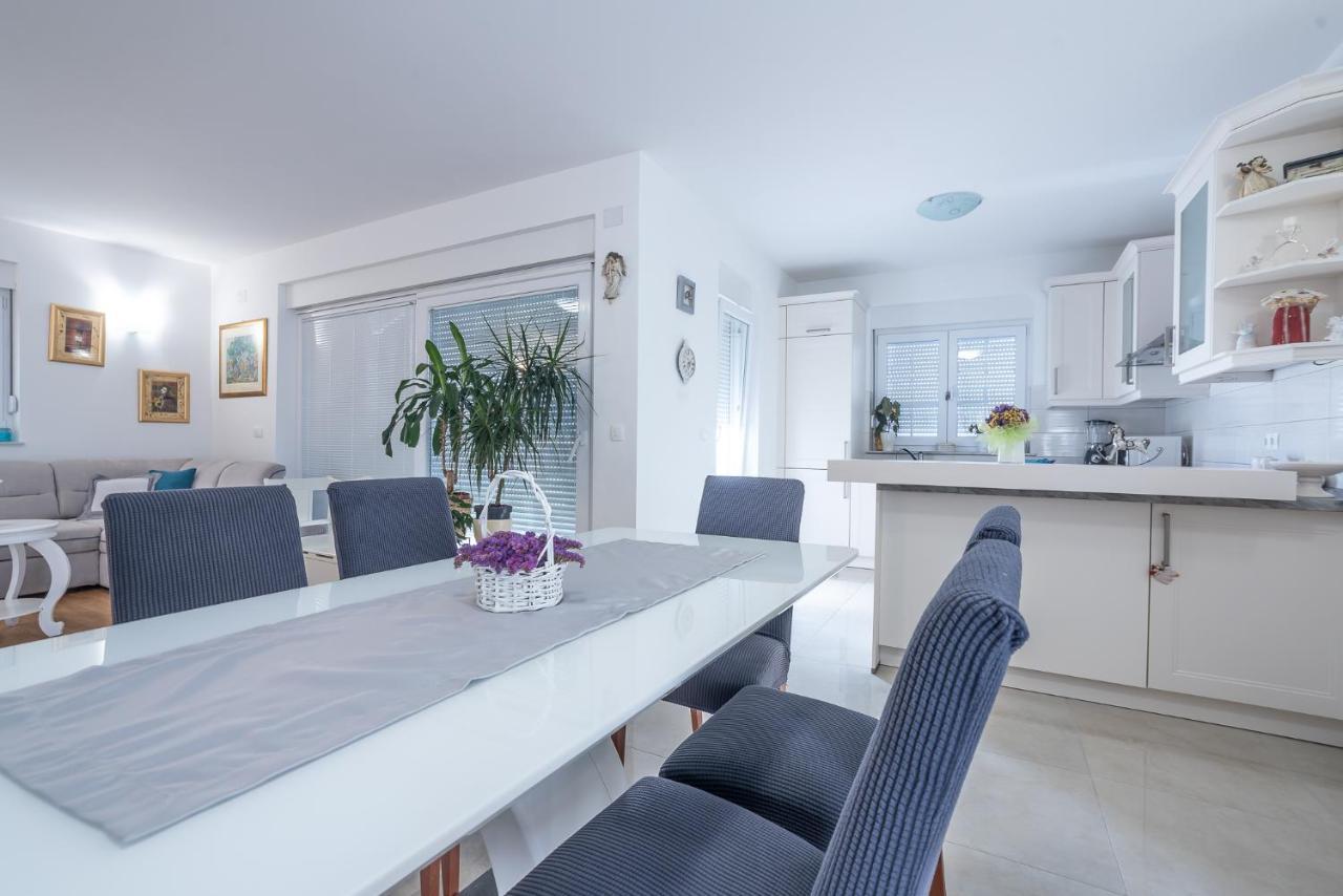 Apartments Sandrina Vrsi Εξωτερικό φωτογραφία