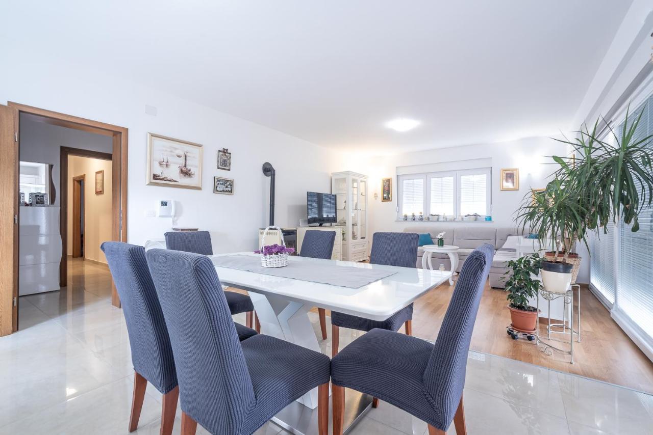 Apartments Sandrina Vrsi Εξωτερικό φωτογραφία