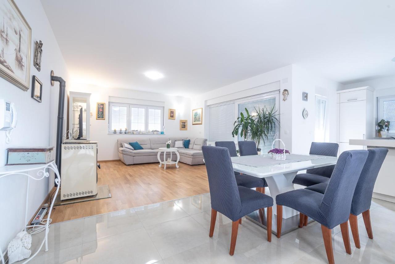 Apartments Sandrina Vrsi Εξωτερικό φωτογραφία