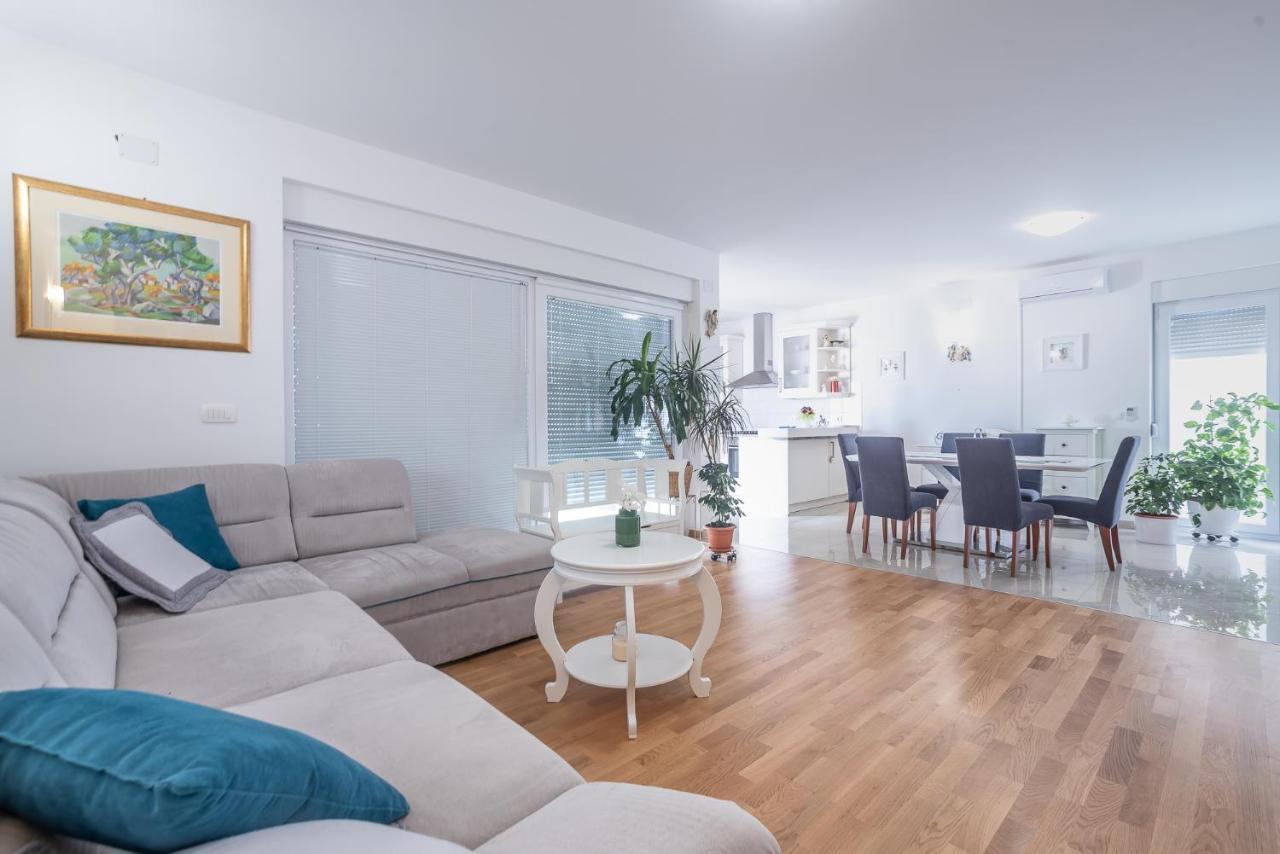 Apartments Sandrina Vrsi Εξωτερικό φωτογραφία