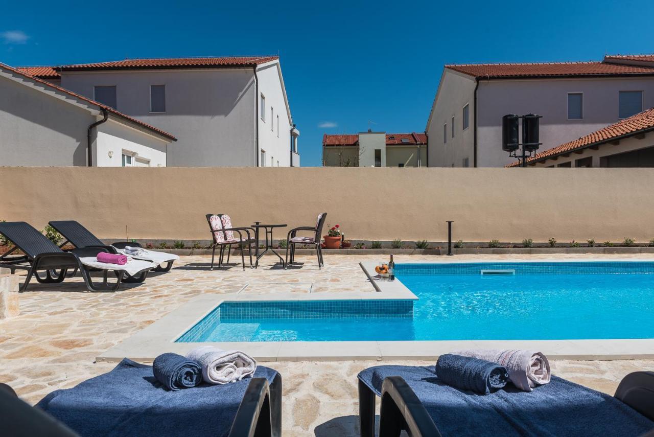 Apartments Sandrina Vrsi Εξωτερικό φωτογραφία