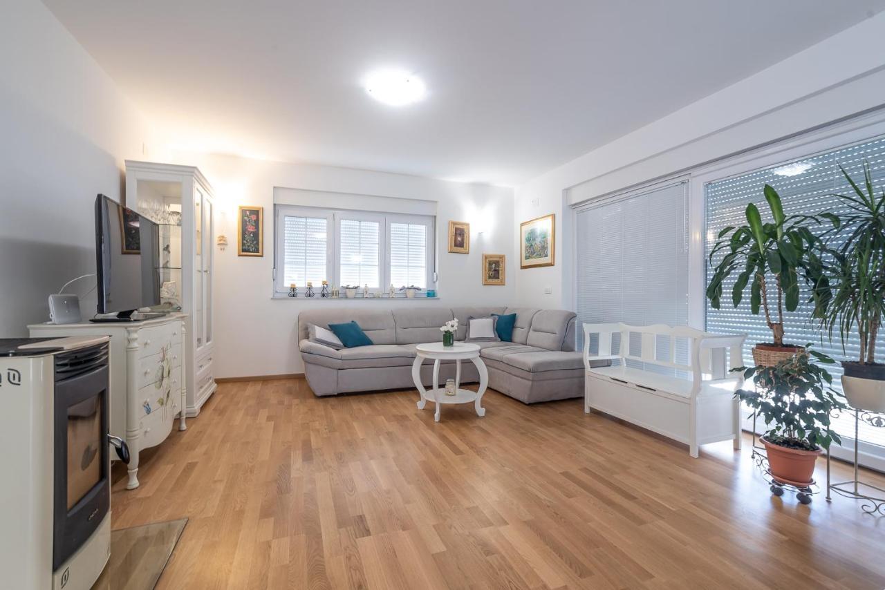 Apartments Sandrina Vrsi Εξωτερικό φωτογραφία