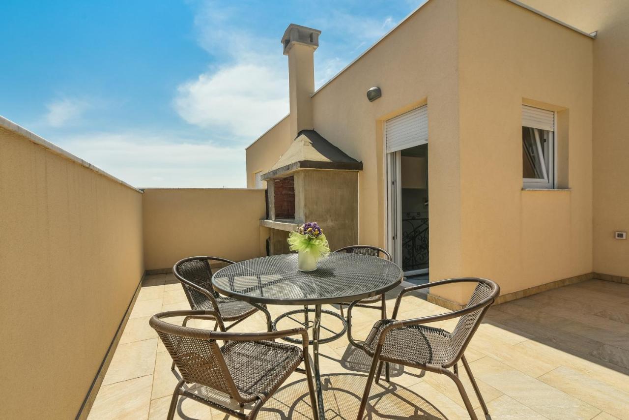 Apartments Sandrina Vrsi Εξωτερικό φωτογραφία